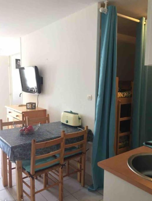 Coquet T2, Quartier Des Quilles, Climatise, 300M Des Plages Sete Exterior photo
